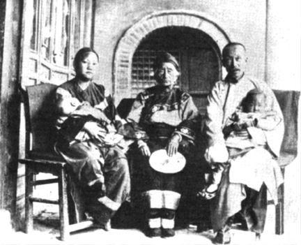 Magistrate Wang and his family