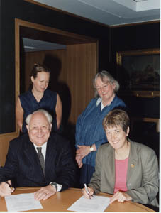 Sir Brian Fender, Head of the Higher Educational Funding Council for England, and Dr Lynne Brindley, Chief Executive of the British Library pictured with Frances Wood and Susan Whitfield