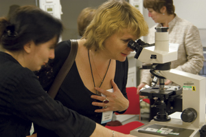 Agnieska Helman-Wazny showing a workshop participant paper fibre samples.